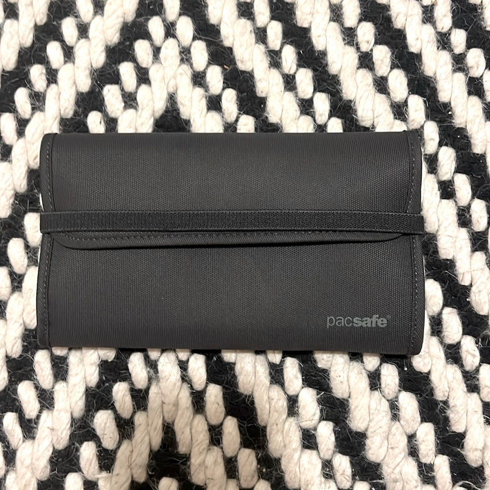 Pacsafe RFID wallet